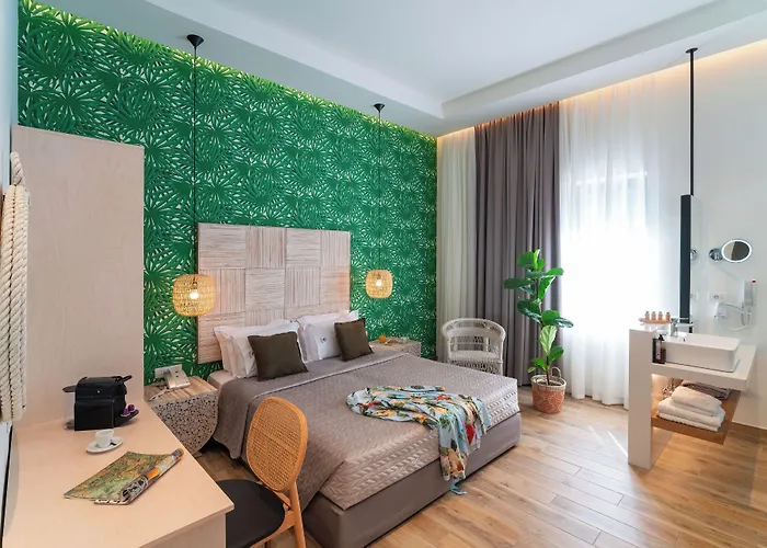 מלון Naillac Boutique 4*